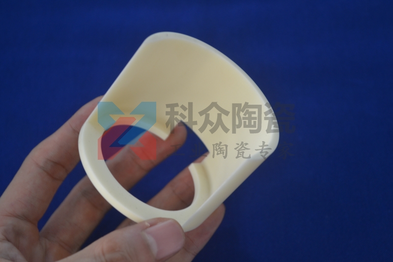 對比傳統(tǒng)鋼材氧化鋁陶瓷具有哪些優(yōu)勢?